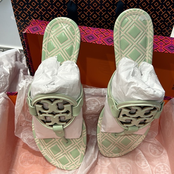 Tory Burch Medal Miller Flat Sandals New Ivory/ Meadow Mist 101 - Picture 2 of 5